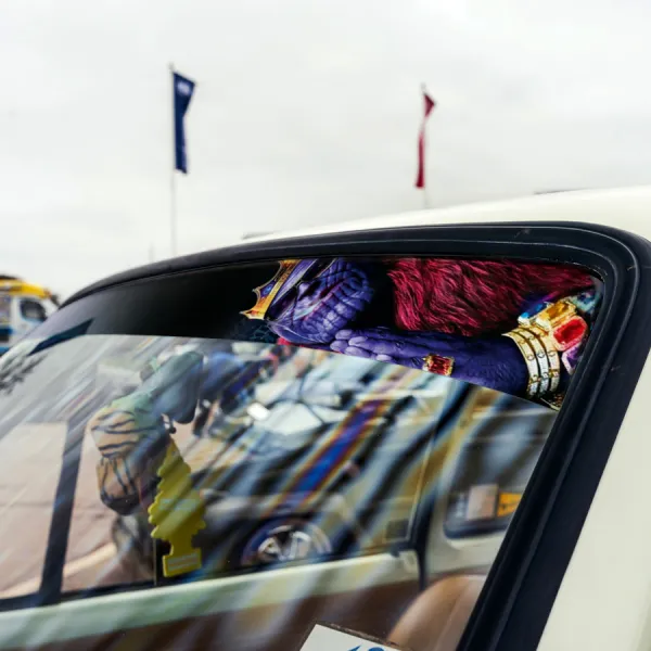 60" Titan Gems Glove V1 Crown Infinity Gauntlet Infinity Comic Sun Strip Printed Windshield Car Vinyl Sticker Decal>